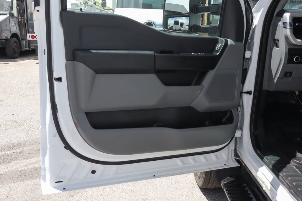Used 2023 Ford F550 2WD Regular Cab Super Duty image 19