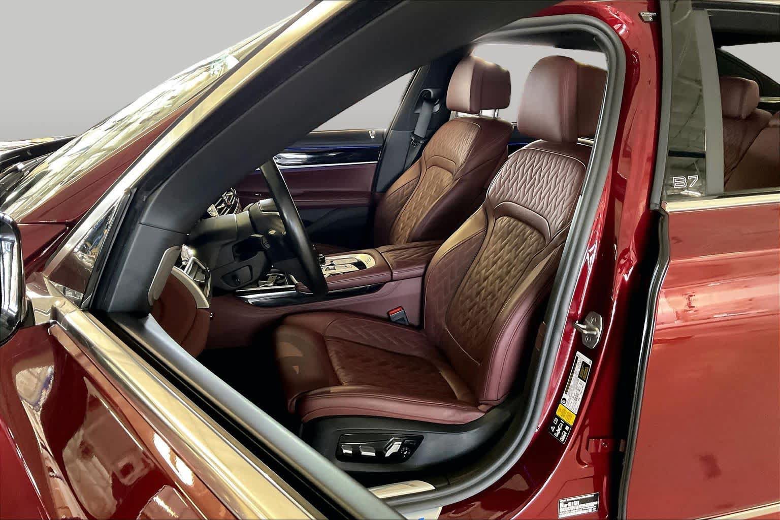 Used 2022 BMW ALPINA B7 xDrive w/ Luxury Rear Seating Package AWD/4WD image 7