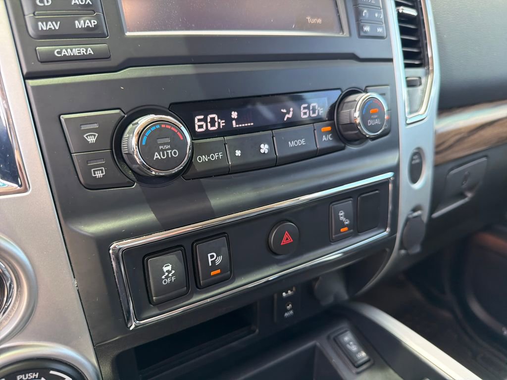 Used 2018 Nissan Titan SL AWD/4WD image 35
