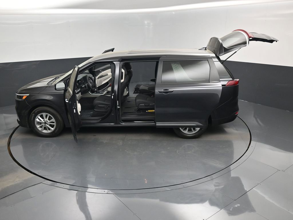 Used 2024 Kia Carnival LX image 17