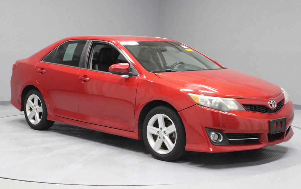 Used 2012 Toyota Camry SE FWD image 2
