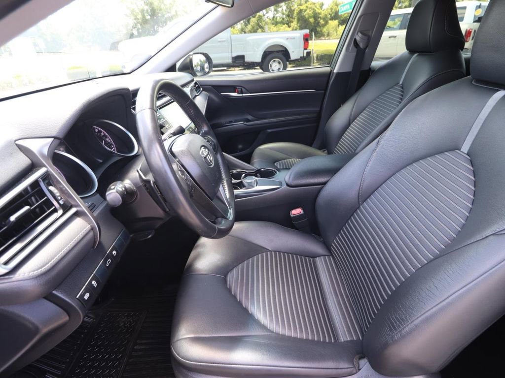 Used 2018 Toyota Camry SE FWD image 2