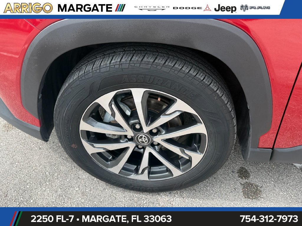 Used 2023 Toyota Corolla Cross XLE w/ Convenience Package FWD image 20