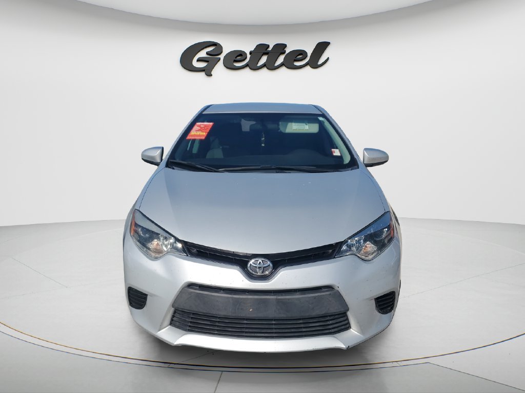 Used 2016 Toyota Corolla LE FWD image 2
