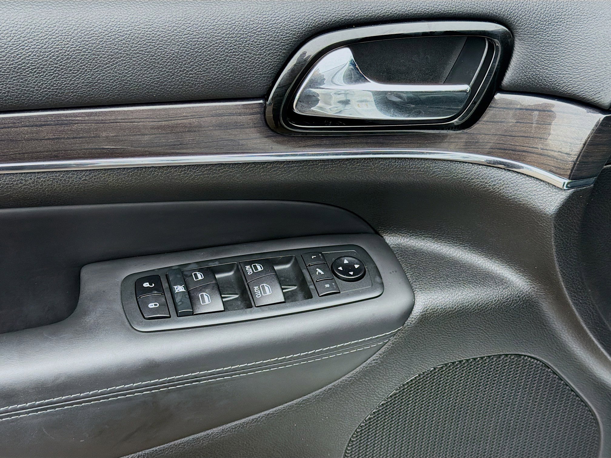 Used 2020 Jeep Grand Cherokee Overland image 22