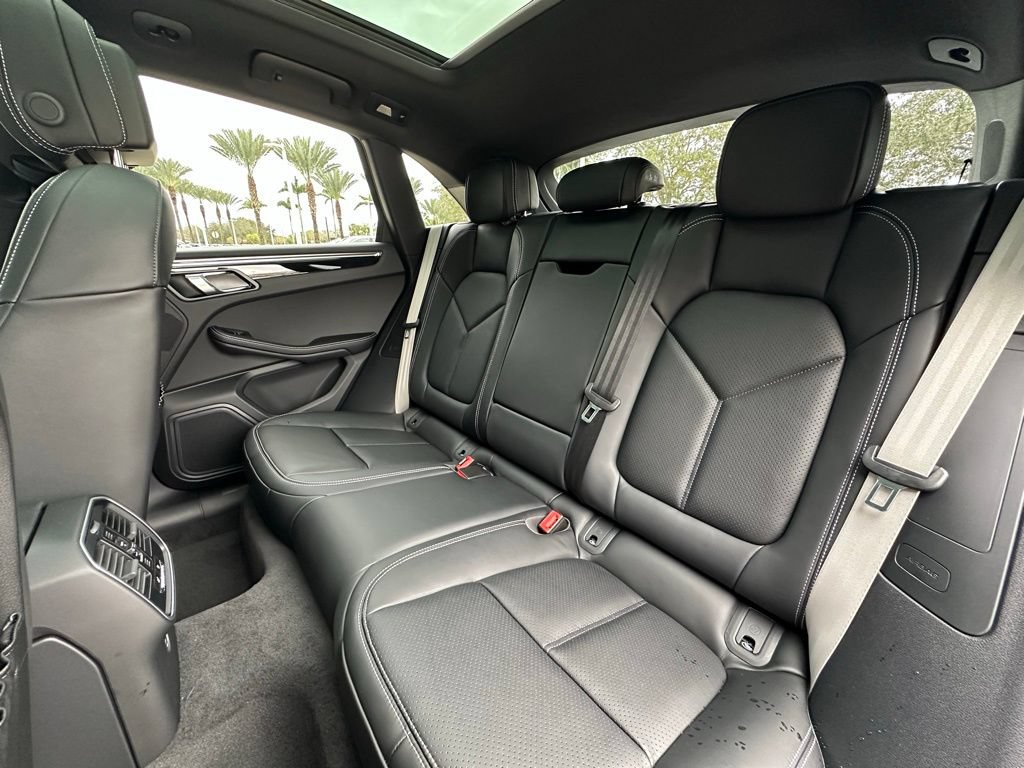 Certified 2026 Porsche Macan Turbo AWD/4WD image 36