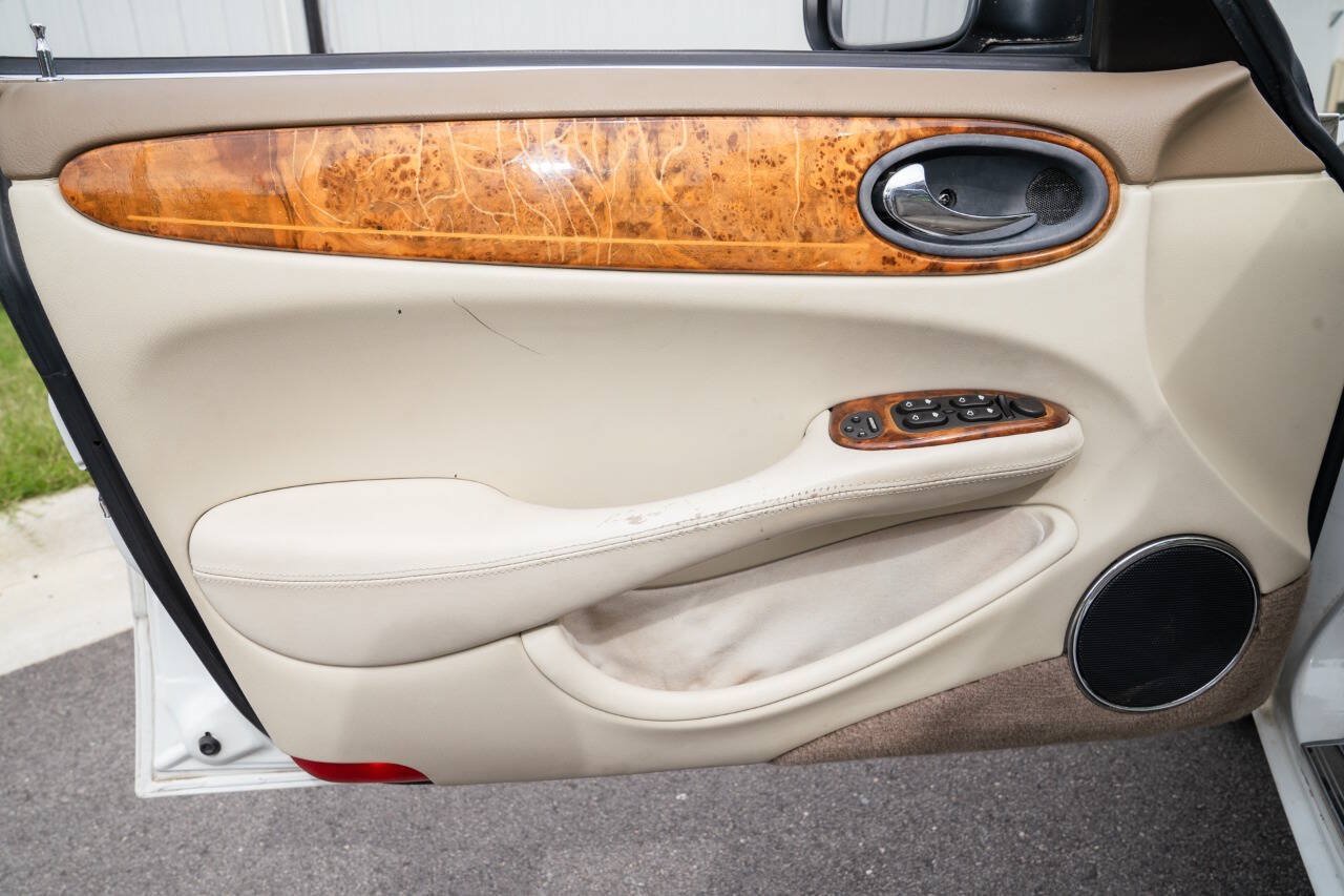 Used 1998 Jaguar XJ8 L RWD image 22