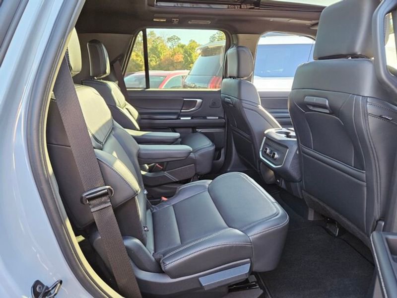 New 2025 Ford Expedition Platinum w/ Stealth Performance Package image 15