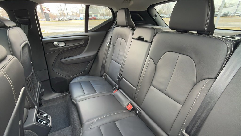Certified 2025 Volvo XC40 B5 Plus image 26