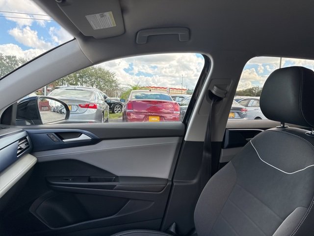 Used 2024 Volkswagen Taos SE image 23