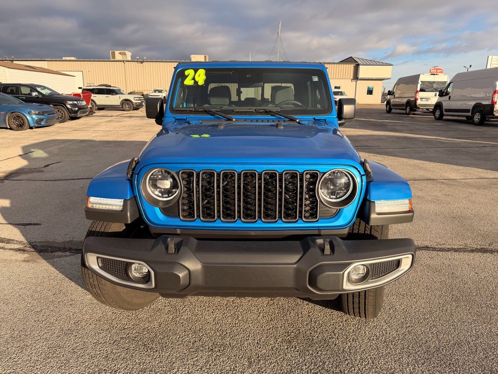 Used 2024 Jeep Gladiator Sport AWD/4WD image 3