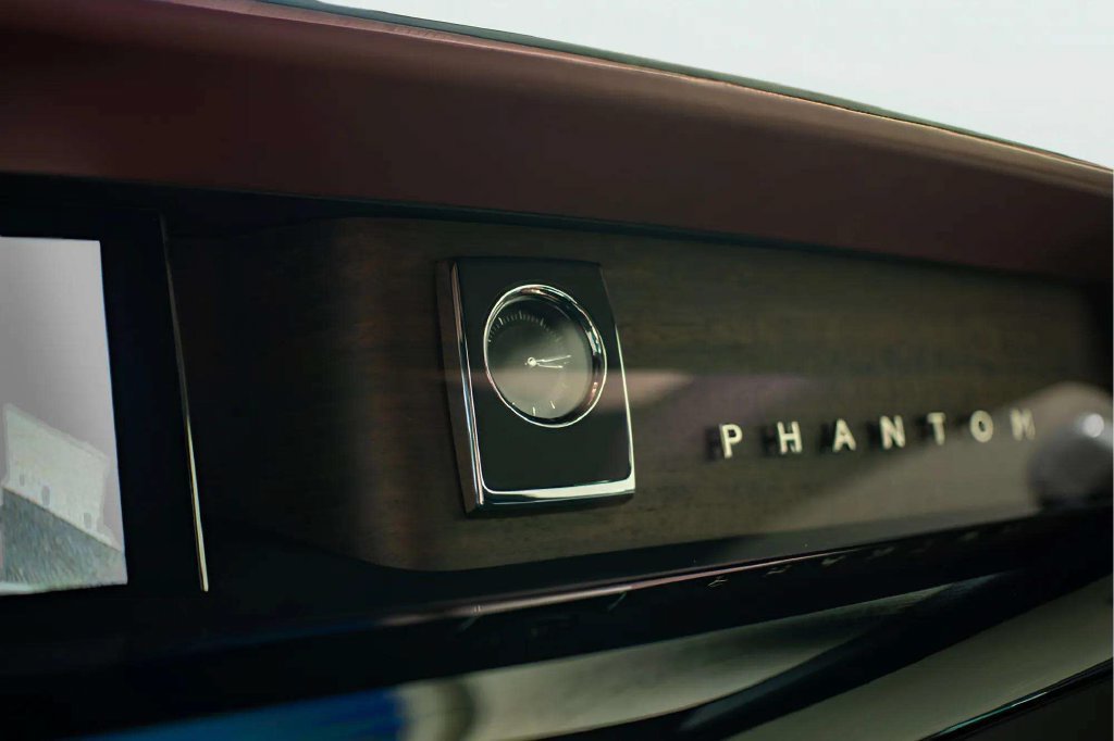 Used 2024 Rolls-Royce Phantom Sedan RWD image 9
