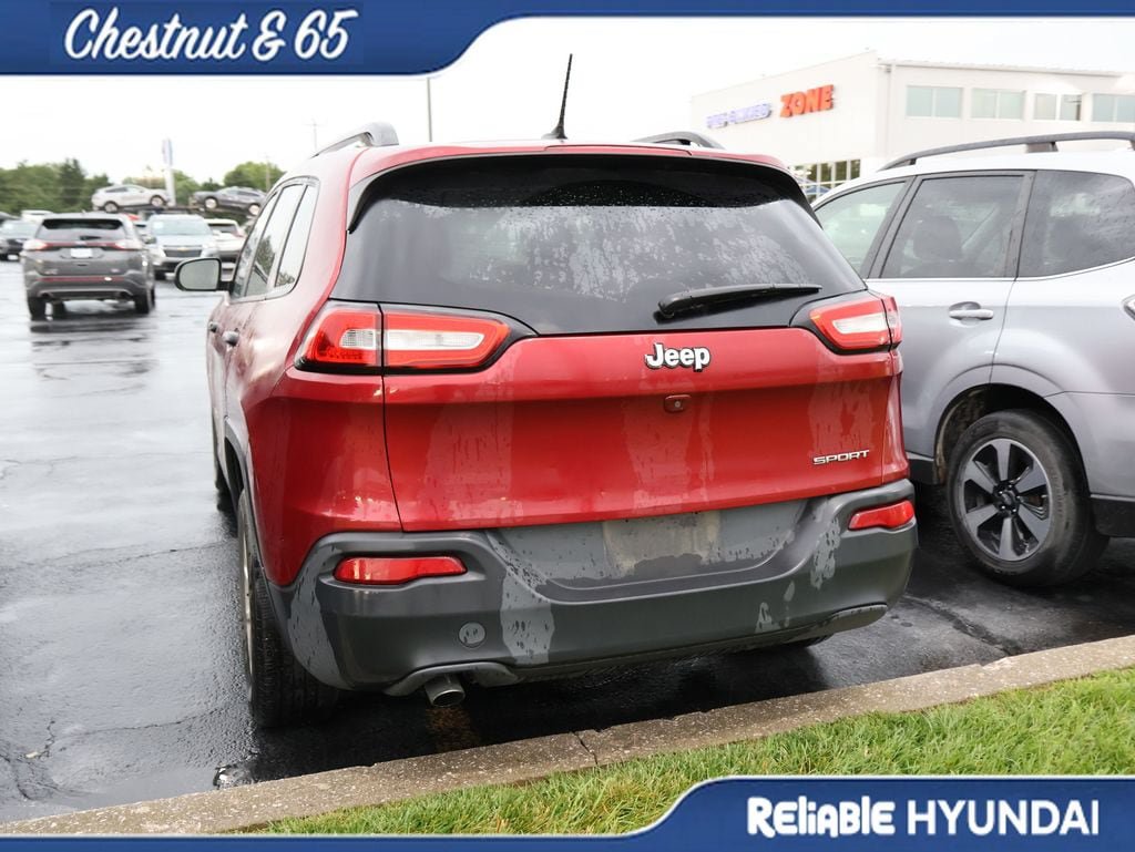 Used 2016 Jeep Cherokee Sport FWD image 16