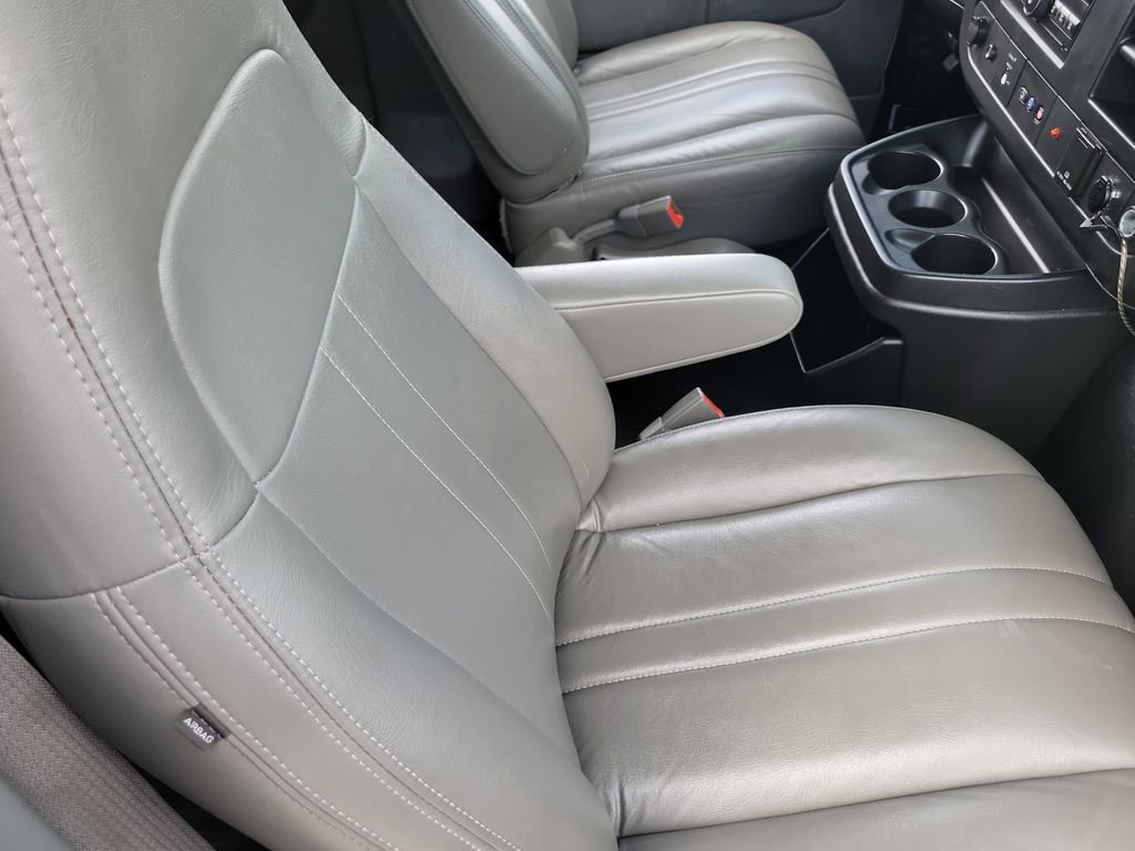 Used 2016 GMC Savana 3500 LS image 15