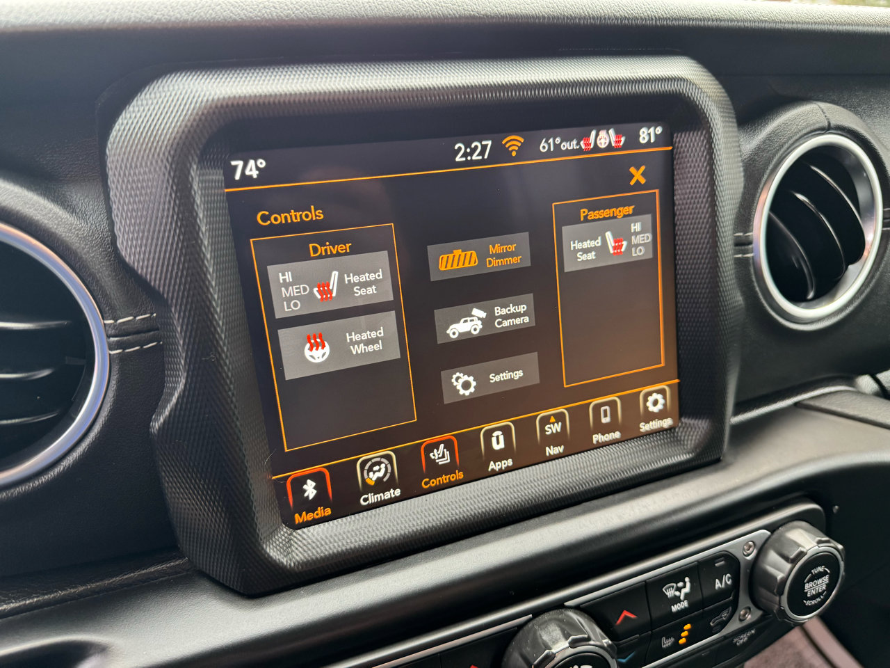 Used 2022 Jeep Wrangler Unlimited Sahara w/ Cold Weather Group image 25