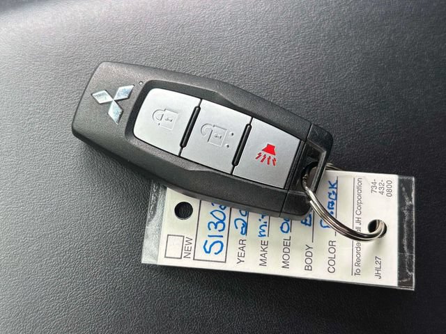Used 2023 Mitsubishi Outlander ES FWD image 17