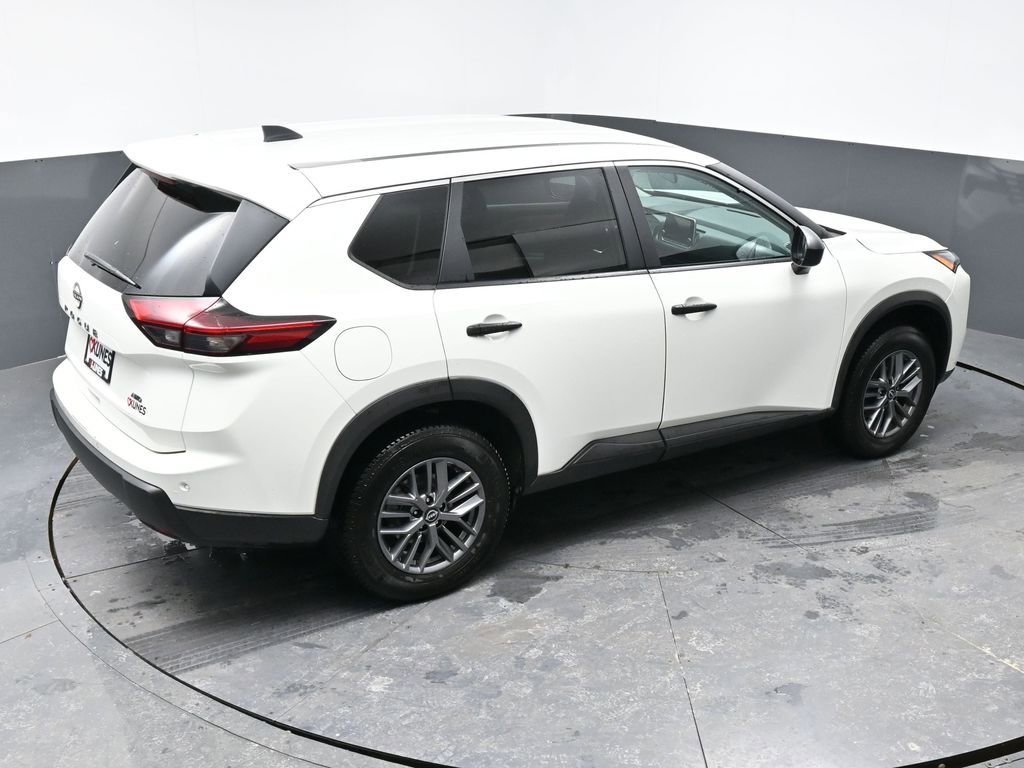 Used 2024 Nissan Rogue S image 37