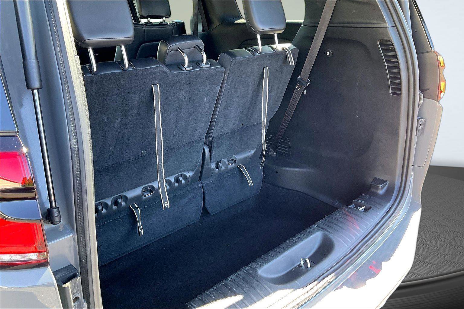 Used 2025 Chrysler Pacifica Select FWD image 5