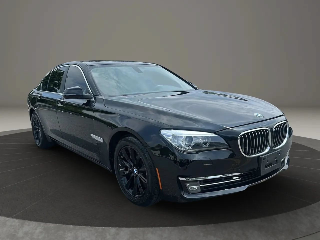 Used 2014 BMW 740i RWD image 3