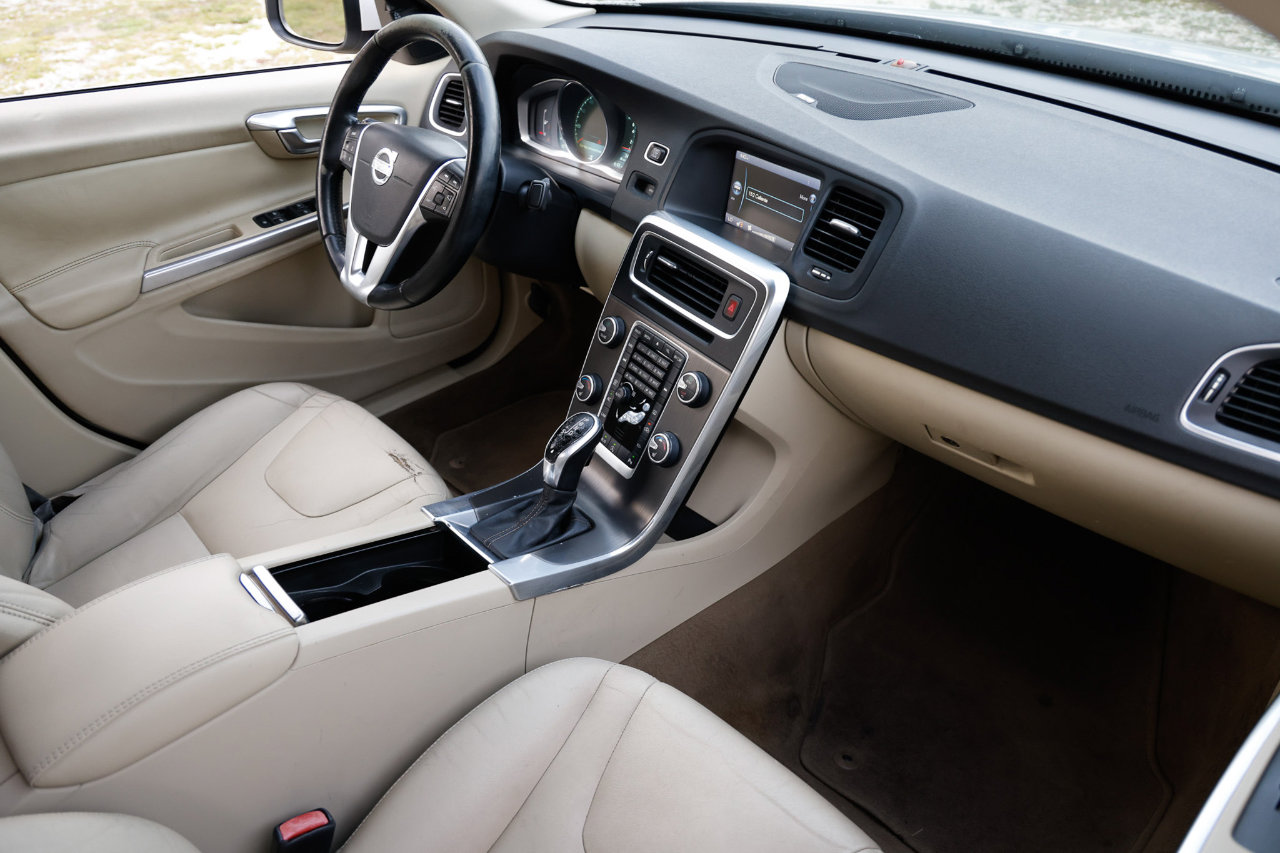 Used 2015 Volvo S60 T5 Platinum image 18