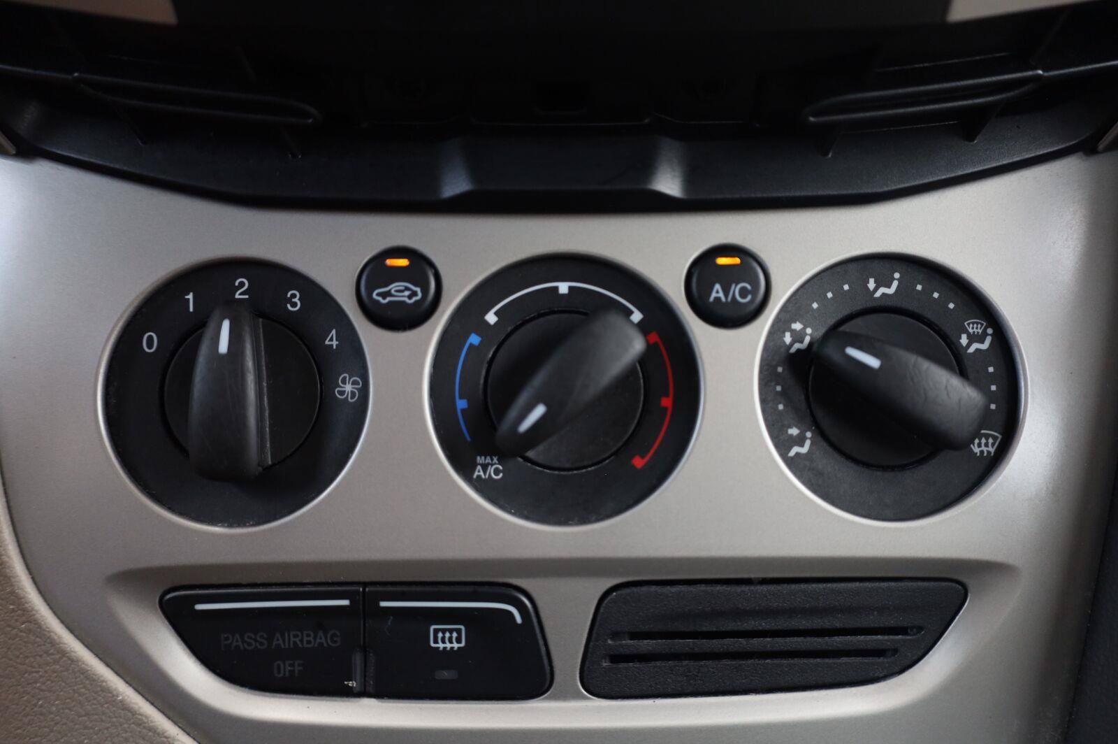 Used 2014 Ford Focus SE FWD image 36