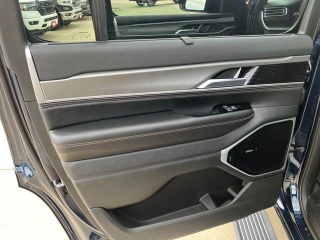 New 2026 Jeep Grand Wagoneer Limited AWD/4WD image 25