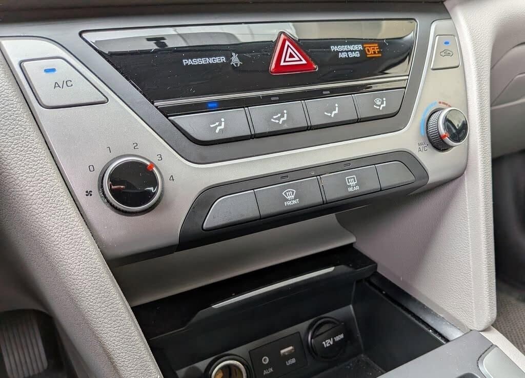 Used 2018 Hyundai Elantra SEL FWD image 65