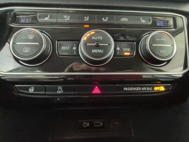Used 2019 Volkswagen Atlas SEL R-Line AWD/4WD image 17