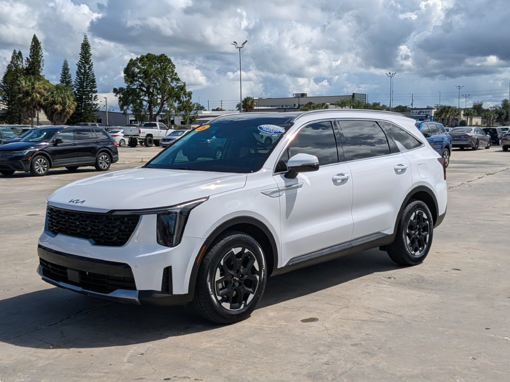 Certified 2026 Kia Sorento S w/ S Panoramic Sunroof Package FWD image 4