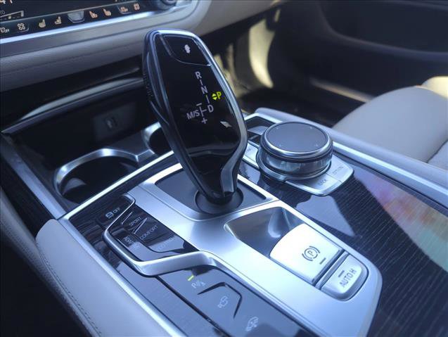 Used 2019 BMW 750i w/ M Sport Package image 12