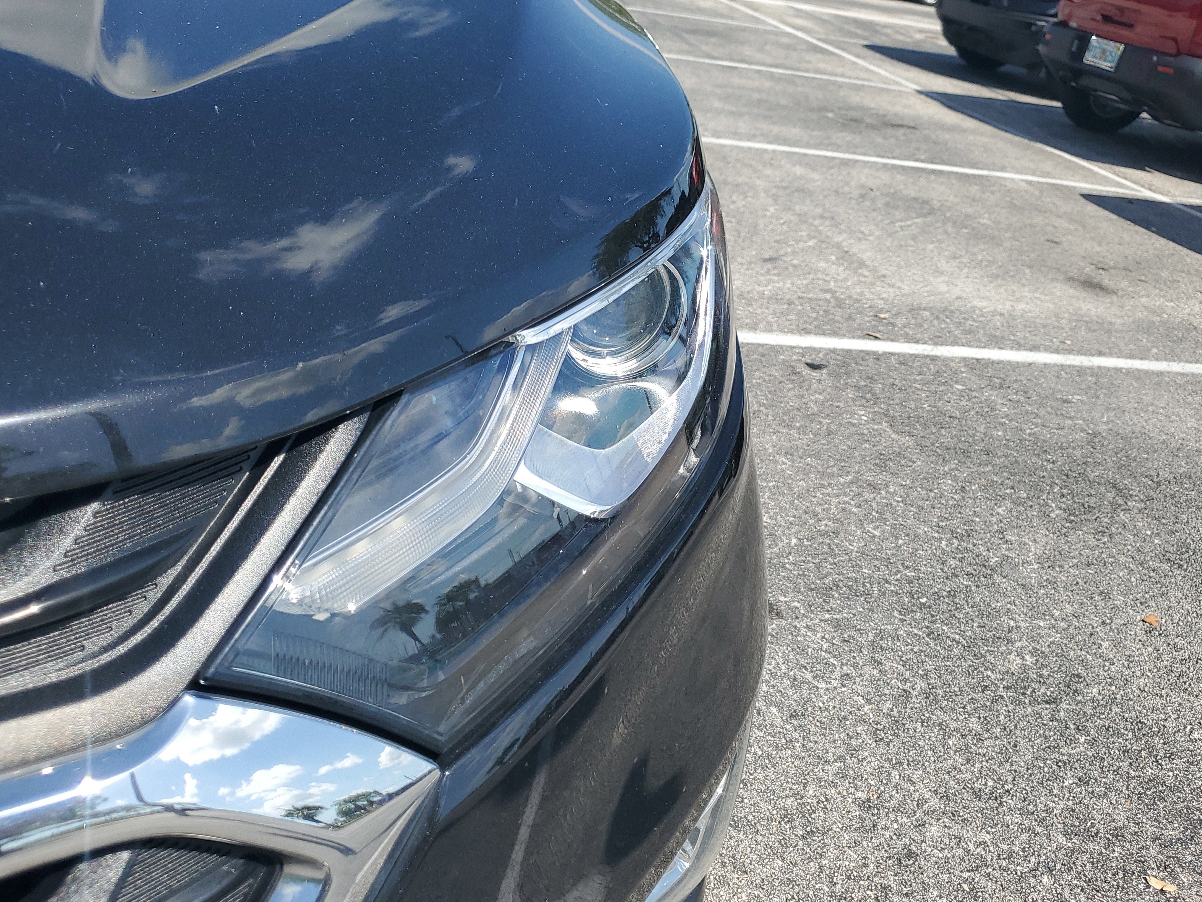 Used 2020 Chevrolet Equinox LS w/ LS Convenience Package image 3