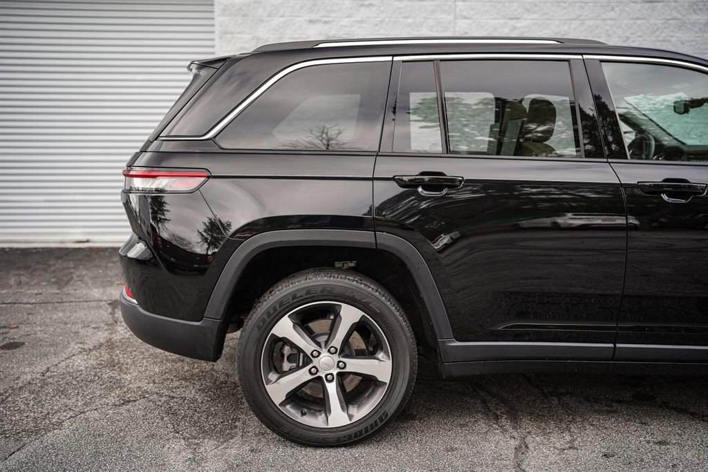 Used 2023 Jeep Grand Cherokee 4WD 4xe w/ Luxury Tech Group II image 16
