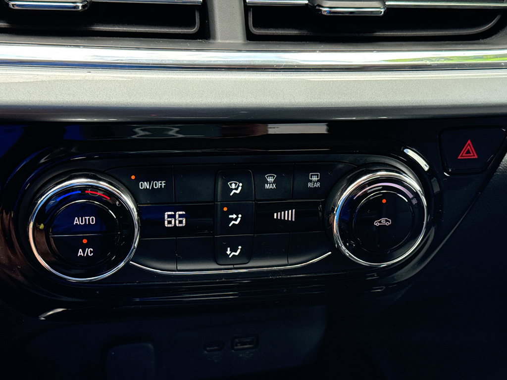 Used 2025 Chevrolet Trax LT FWD image 27