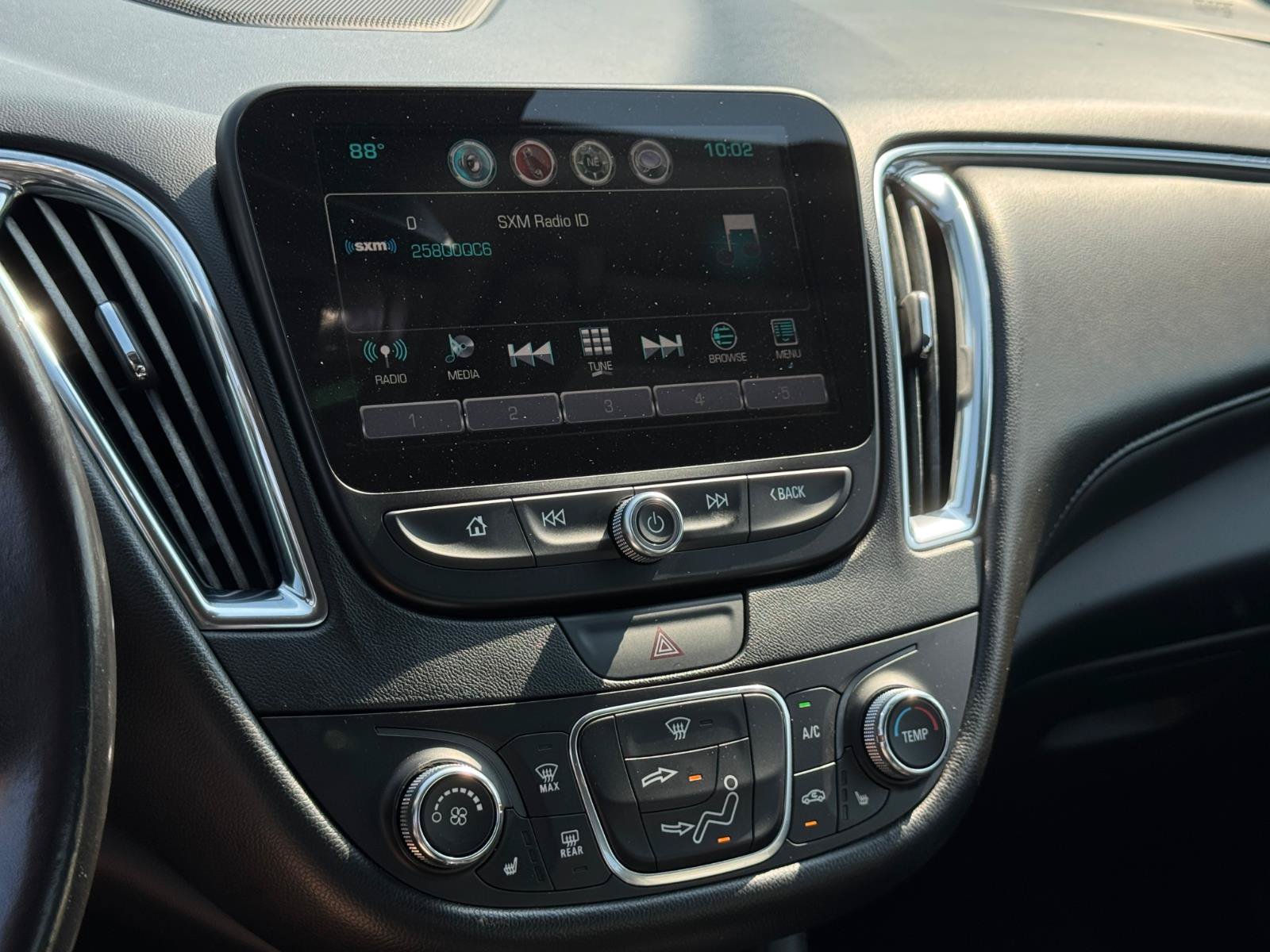 Used 2018 Chevrolet Malibu LT w/ Leather Package FWD image 15