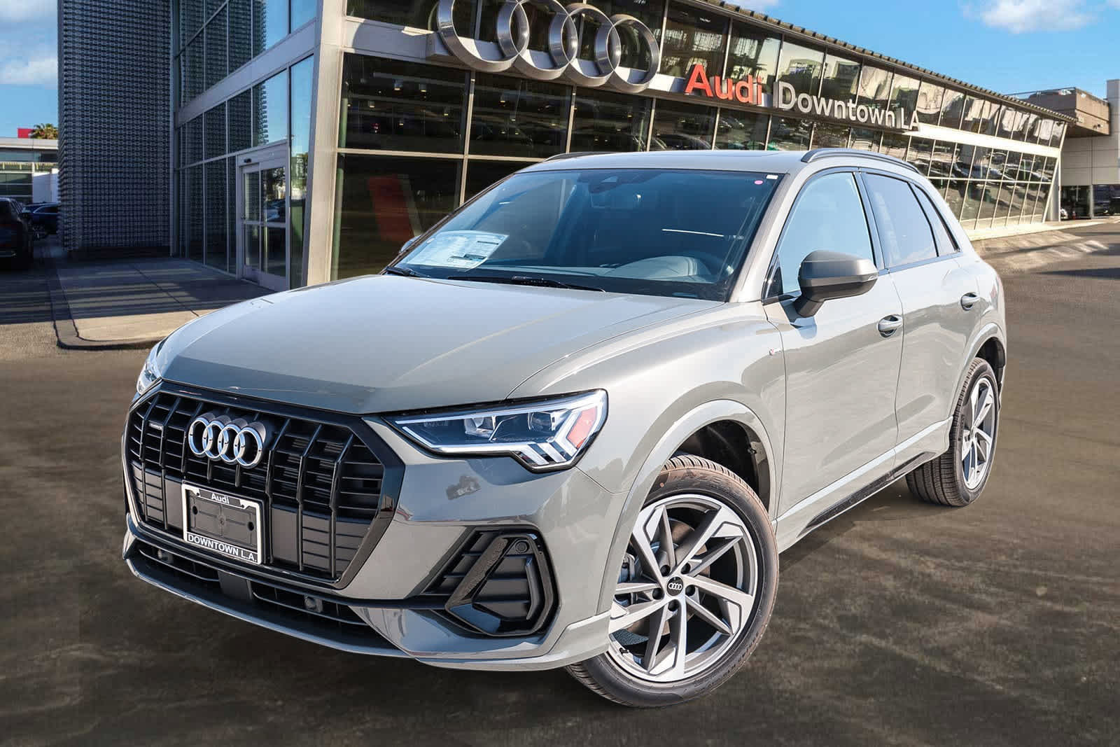 New 2025 Audi Q3 2.0T Premium image 1