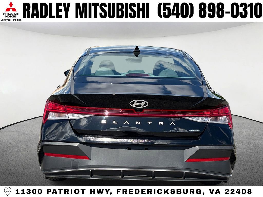 Used 2025 Hyundai Elantra Hybrid FWD image 18