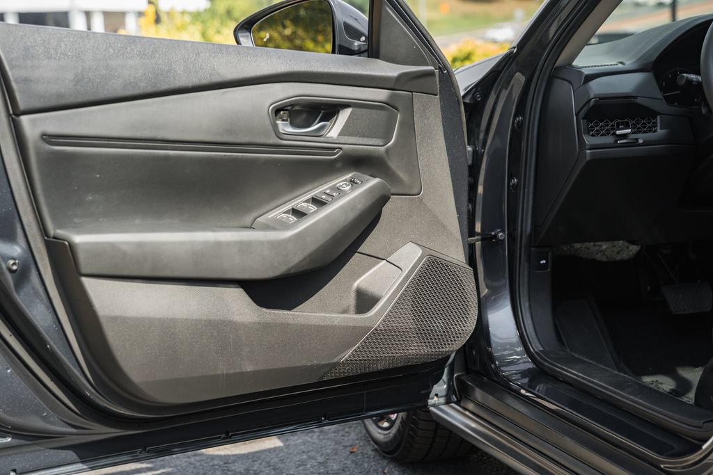 Used 2025 Honda Accord SE image 32