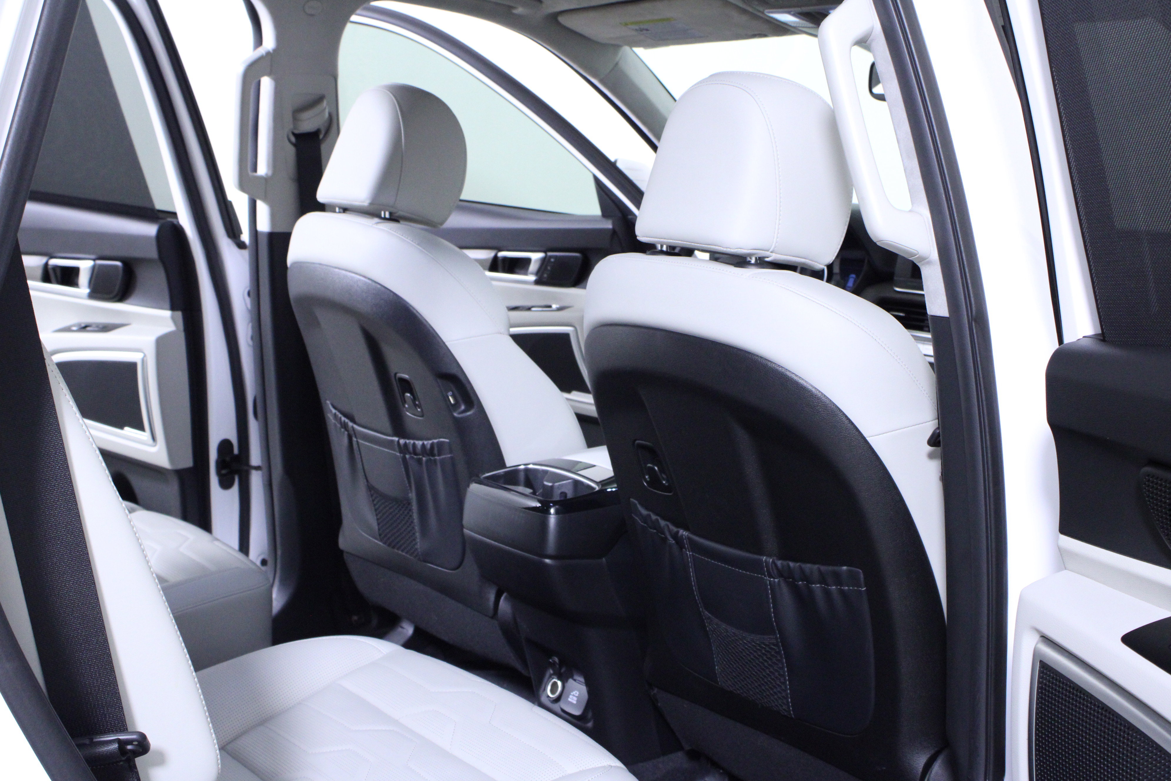 Used 2022 Kia Telluride SX w/ SX Prestige Package image 14