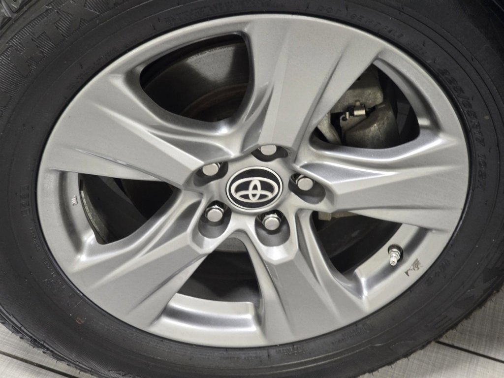 Used 2024 Toyota RAV4 LE image 9