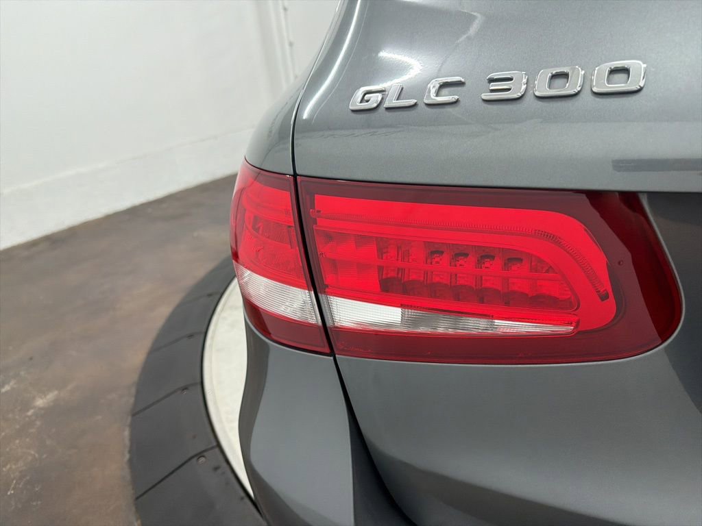 Used 2019 Mercedes-Benz GLC 300 4MATIC image 11