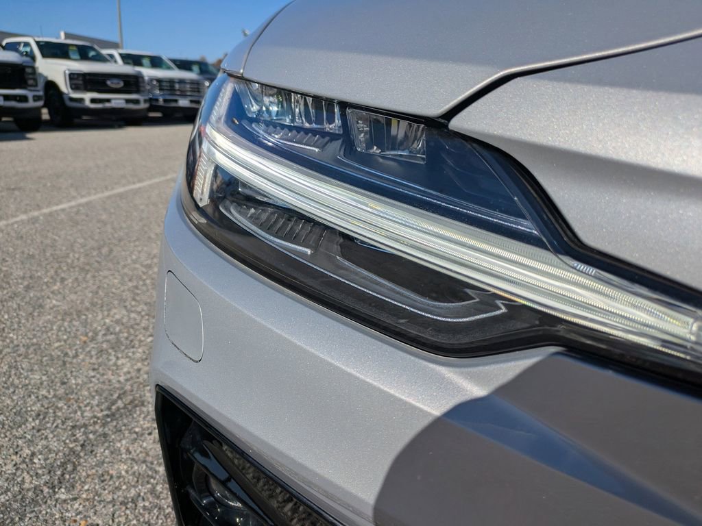 Certified 2025 Volvo S60 B5 Core image 10