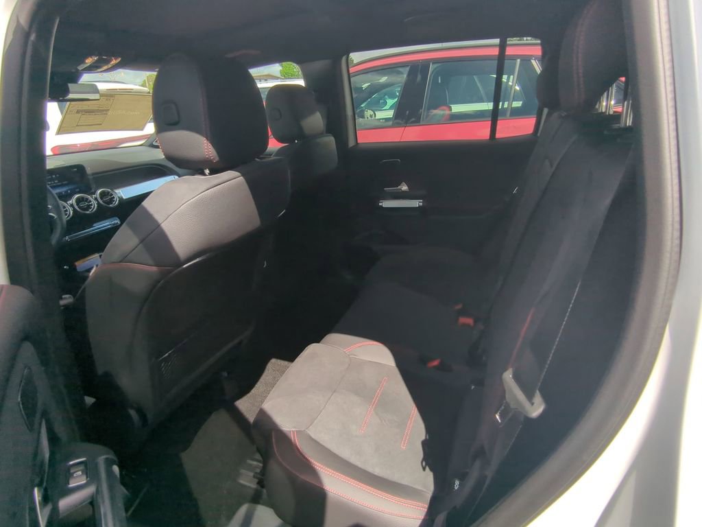 New 2024 Mercedes-Benz GLB 250 image 5