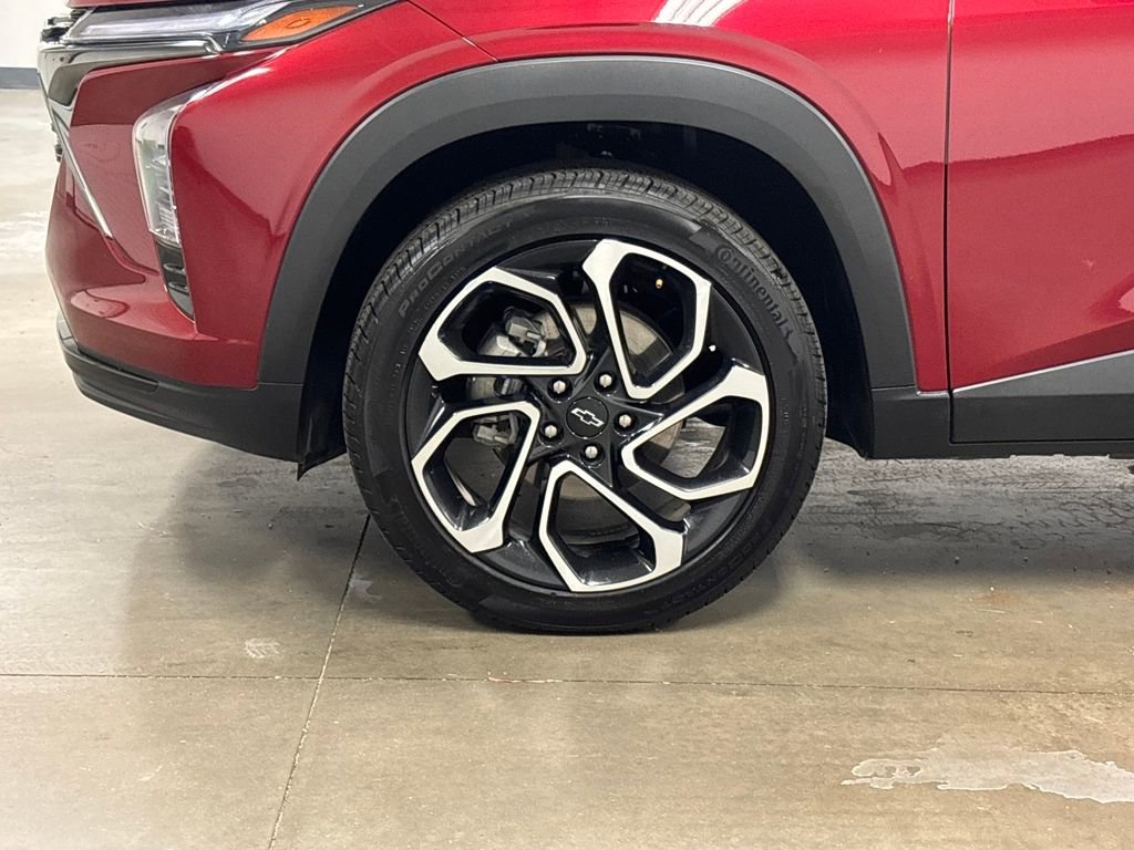 Certified 2025 Chevrolet Trax RS w/ Driver Confidence Package image 11