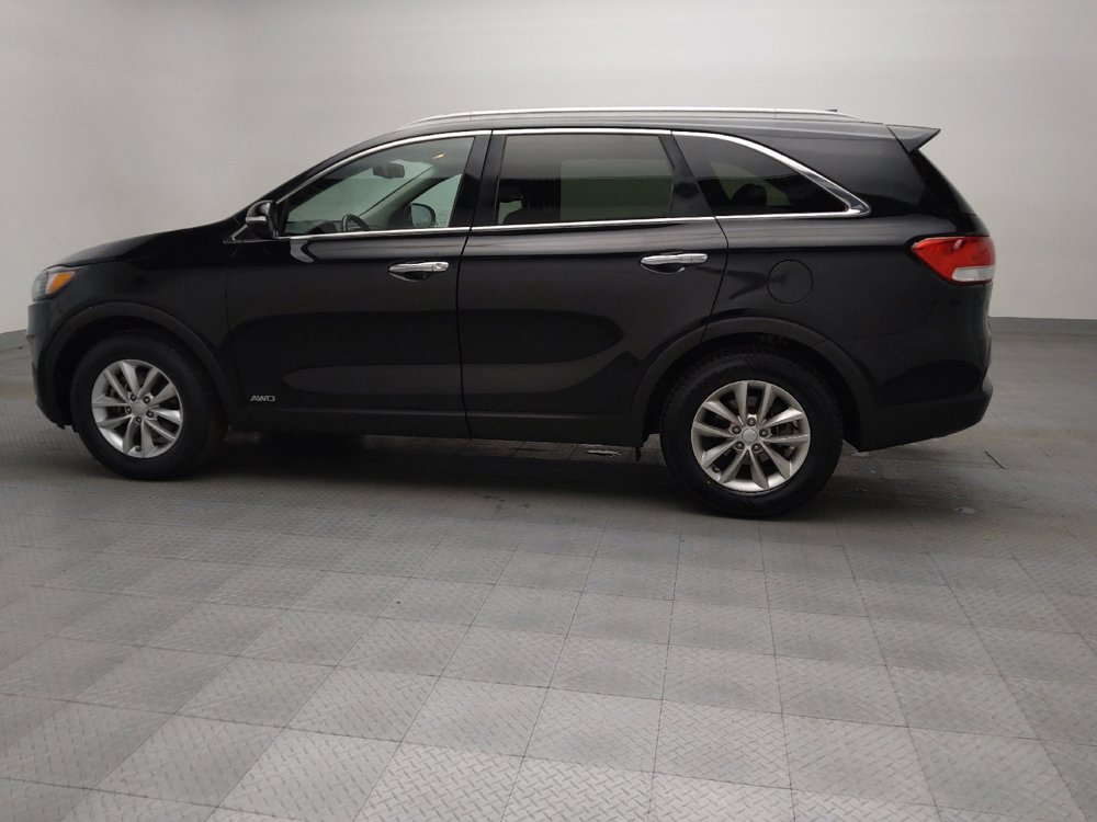 Used 2017 Kia Sorento LX w/ LX Convenience Package image 3