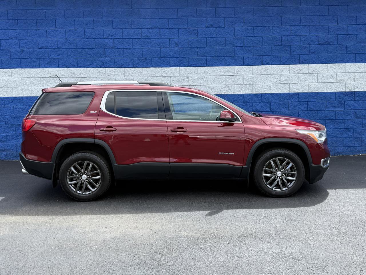 Used 2018 GMC Acadia SLT image 2