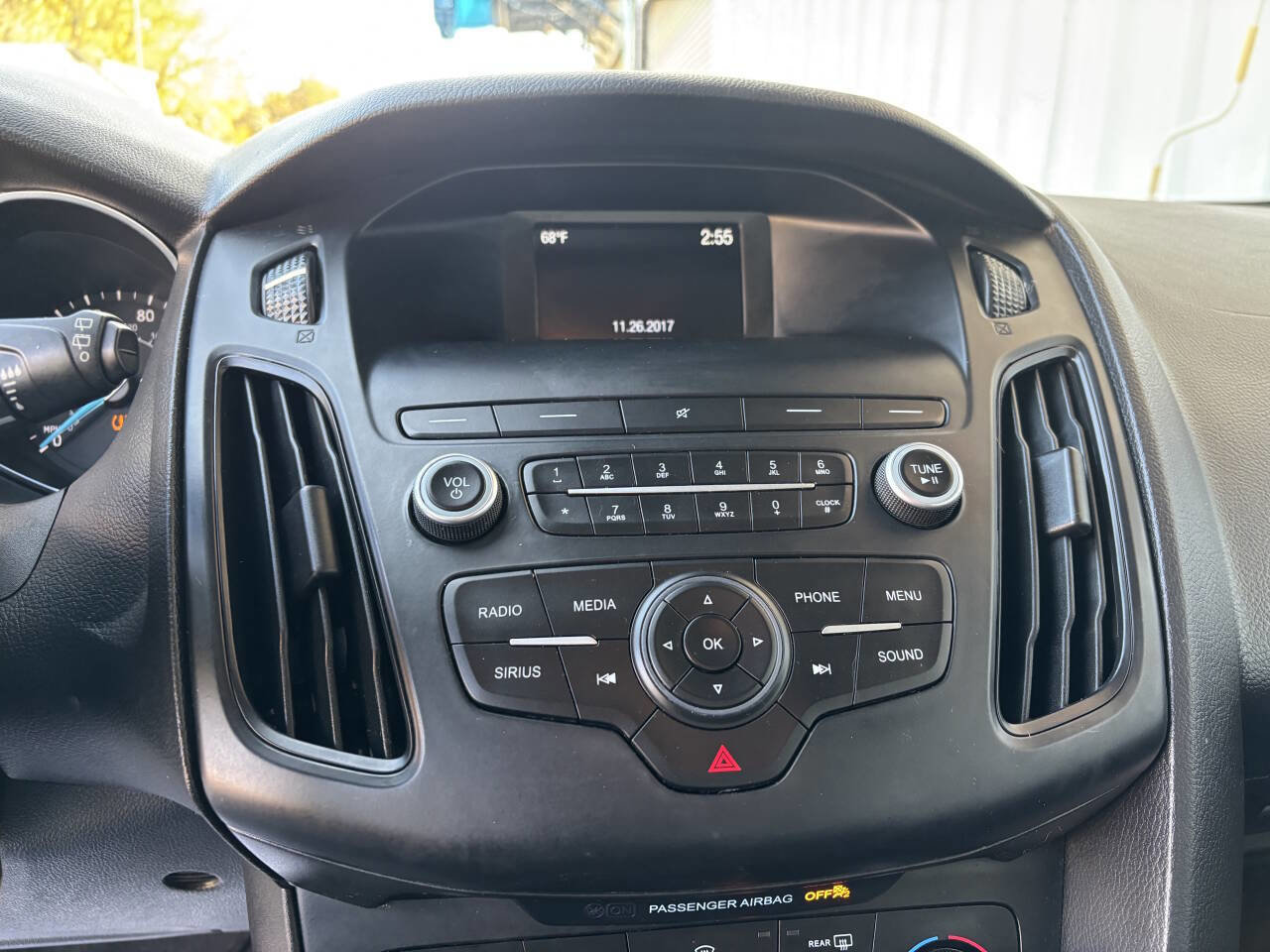 Used 2018 Ford Focus SE image 30