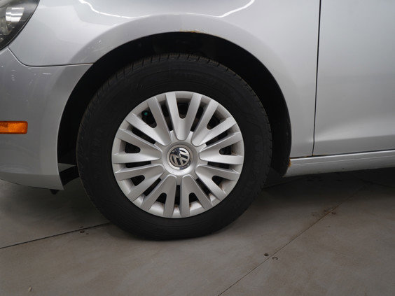 Used 2010 Volkswagen Golf 4-Door image 24