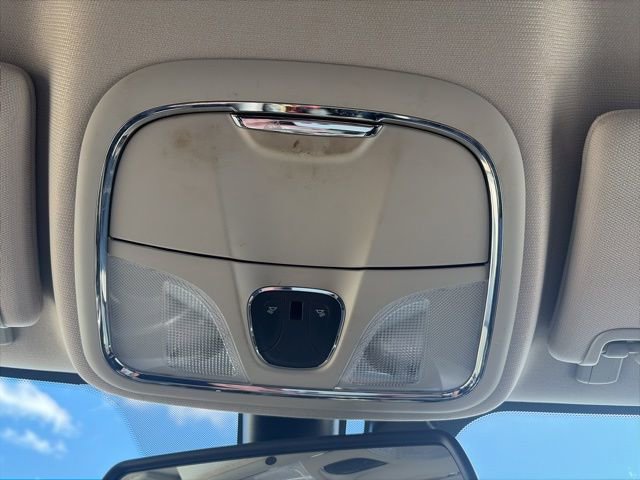 Used 2017 Jeep Cherokee Limited image 24