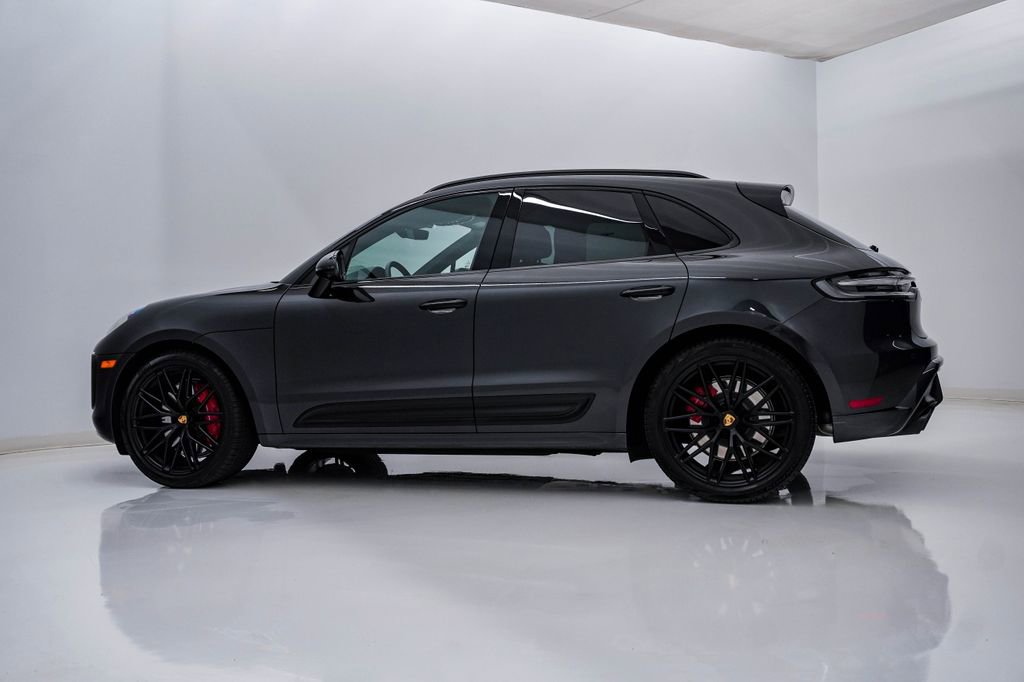 Certified 2025 Porsche Macan GTS image 2