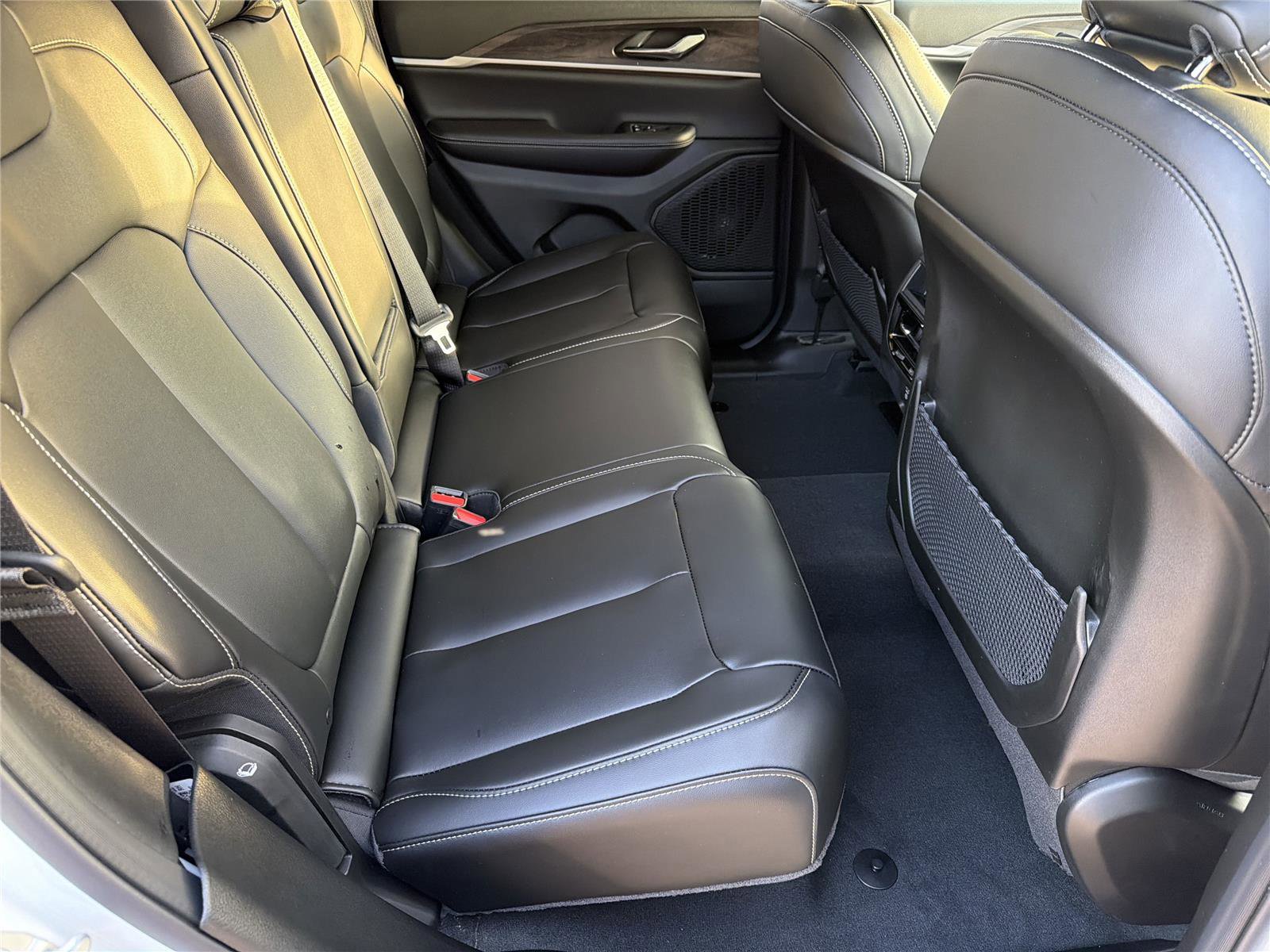 New 2025 Jeep Grand Cherokee Limited w/ Black Appearance Package image 16